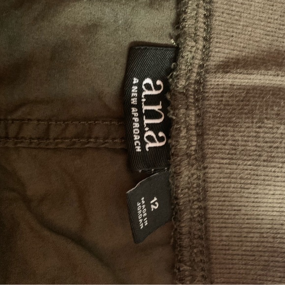 A New Approach Camouflaged Shorts - Picture 12 of 13